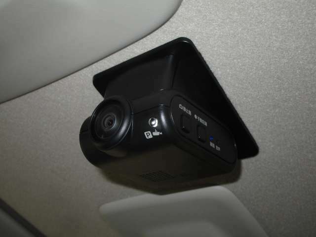 車室内ドライブレコーダーも付いています！車内の状況を撮影してくれるので、安全運転の意識も高まります！