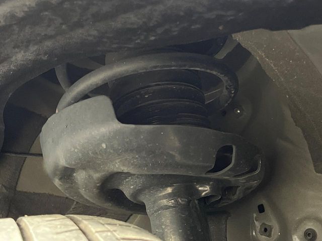 お車を安心してお乗りいただく為には、足回りの定期点検が欠かせません。サービスサポート（有償保証）では無料点検もご提供しており、安心のカーライフをお過ごしいただけるサポート体制が整っています。