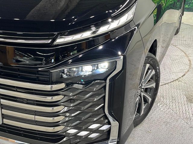 【LEDヘッドライト】悪天候や夜間走行時も良好な視界を確保し安心して運転できる高輝度LEDヘッドライトを装備！点灯速度が早く、消費電力も抑えられています。