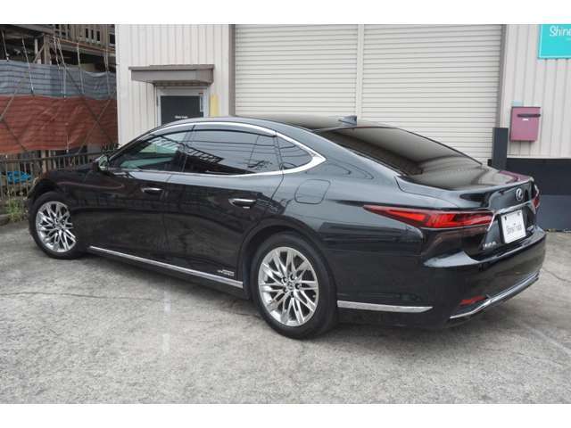 当店は不定休営業の為、ご来店される場合は事前にご連絡頂くか、来店予約をお願い致します。