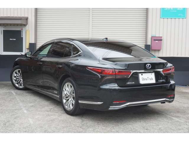 外装は艶々でとても綺麗な状態を保っております。