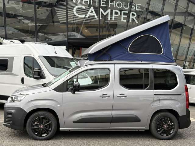 人気のポップアップルーフ付き車両☆ルーフには大人2名就寝可能です。