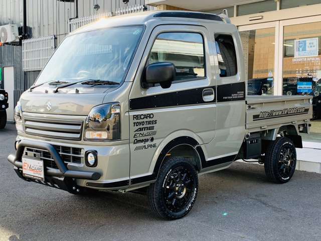 リミテッド専用デカールと、エン・カーズオリジナルデカールでサイドビューも華やかに！！