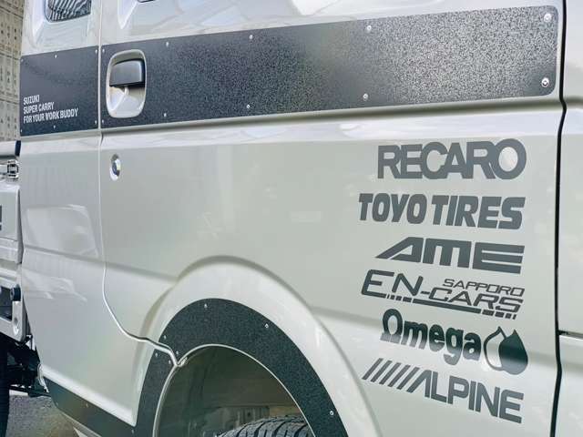 Xリミテッド標準装備：専用デカールキットに合わせて、エン・カーズオリジナルデカールも装備済み！