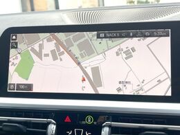 ●BMW純正ナビ:一体感のあるナビは、高級感ある車内を演出してくれます。オーディオ機能も充実しておりますので、運転もより楽しめます♪