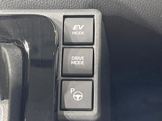 【リモート機能つきアドバンスドパーク】専用スマートフォンアプリの使用で、車外から遠隔駐車・出庫が可能な先進機能。広い場所で乗り降りしたい時に便利です♪