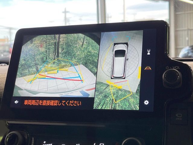 【パノラミックビューモニター】専用のカメラにより、上から見下ろしたような視点で360度クルマの周囲を確認することができます☆死角部分も確認しやすく、狭い場所での切り返しや駐車もスムーズに行えます。