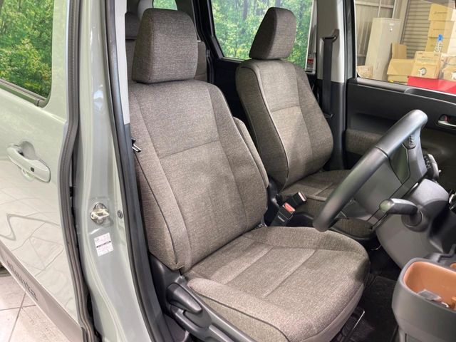 運転席シート廻りは使用感も少なく、良好な状態となっています。丁寧に使われていたことがよくわかりますね。