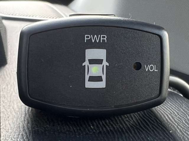 【コーナーセンサー】音声やアラーム、ディスプレイ表示で障害物の接近をドライバーに知らせてくれる装備。 車の四隅にセンサーがあり、縦列駐車や車庫入れなどに有効なシステムです！