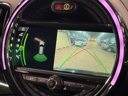 ●バックカメラ：便利な【バックカメラ】で安全確認もできます。駐車が苦手な方にもオススメな便利機能です。
