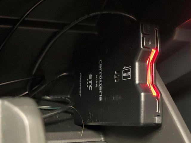 【ETC】高速道路の料金所をストレスなく通過！話題のスポットやサービスエリアに多い「スマートIC」利用時は必須のアイテムです。当店でセットアップを実施、ご納車当日からすぐにご利用いただけます！