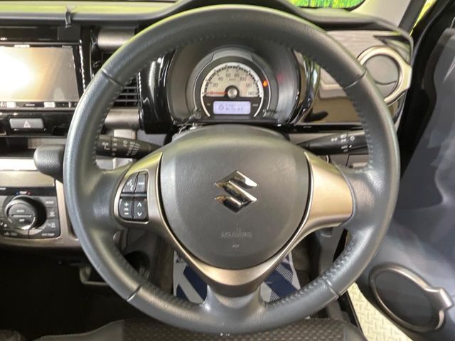 ステアリングも使用感が少なく、きれいな状態となっております♪