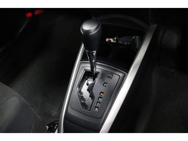 従来のATに比べ変速ショックの少ないCVT。シフトの操作はAT車と同じです。