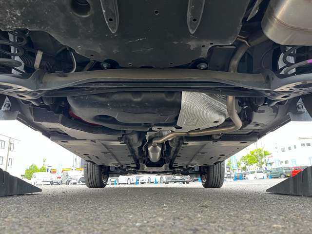 ■弊社では全車プロの専門業者によるルームクリーニングを実施しています！■室内の細かい所からエンジンルームまでキレイになった状態でお渡しいたします■