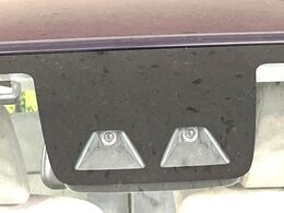 【スマートアシスト】走行中に前方の車両等を認識し、衝突しそうな時は警報とブレーキで衝突回避と被害軽減をアシスト。より安全にドライブをお楽しみいただけます。