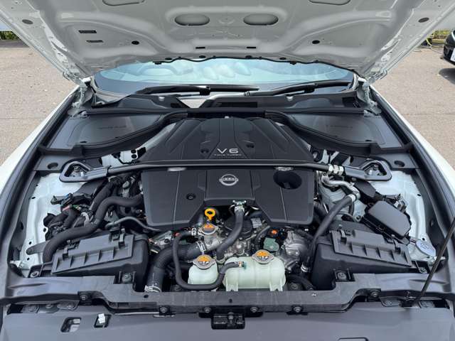 ☆VR30DDTT 3.0L V6 DOHC ツインターボNISMO専用チューニングエンジン♪耐久性と高出力を両立。長時間のスポーツドライビングでも安定したパフォーマンスを発揮します。燃料はハイオクガソリンです♪
