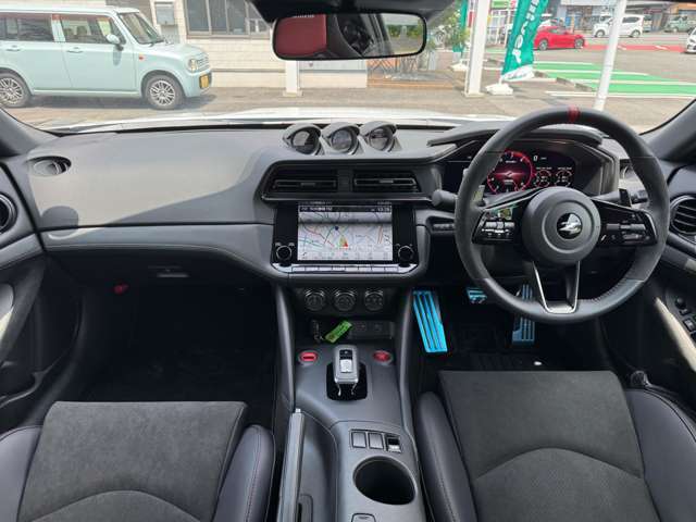 ☆先進運転支援技術☆NissanConnectナビゲーションシステム☆BOSEサウンドシステム☆バックビューモニター☆ビルトインETC2.0☆純正19インチRAYS製鍛造アルミホイール☆専用サスペンション☆インテリジェントキー×2
