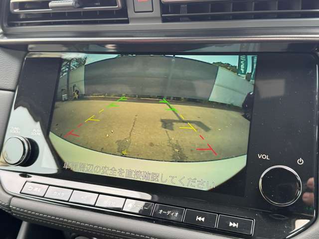 【バックミューモニター】モニターに後方の映像が映つり出すので、死角の障害物の早期発見や駐車に協力してくれます。