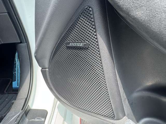 高性能8スピーカーを採用したBOSEサウンドシステムを搭載。走行中でもクリアで臨場感あふれる音響空間を実現し、ドライブをより豊かに演出します。
