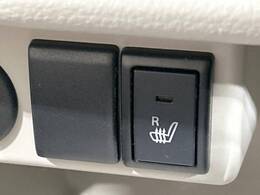 【シートベンチレーション】夏場は涼しい風でお尻や背中の熱やムレを防ぎ、冬はエアコンよりも早く温まってポカポカに！季節を問わず快適に過ごせます。【キーレススタートシステム】カバンやポケットに入れたままで