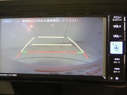 バックガイドモニターで、後方を確認しながら安心して駐車することができます。運転初心者も熟練者も必須の機能ですよ！