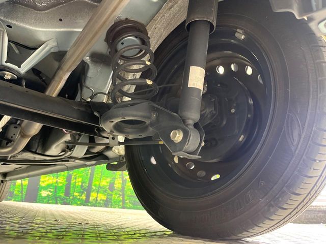 お車を安心してお乗りいただく為には、足回りの定期点検が欠かせません。サービスサポート（有償保証）では無料点検もご提供しており、安心のカーライフをお過ごしいただけるサポート体制が整っています。