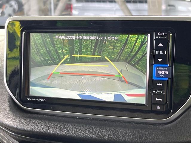 【バックカメラ】駐車時に後方がリアルタイム映像で確認できます。大型商業施設や立体駐車場での駐車時や、夜間のバック時に大活躍！運転スキルに関わらず、今や必須となった装備のひとつです！