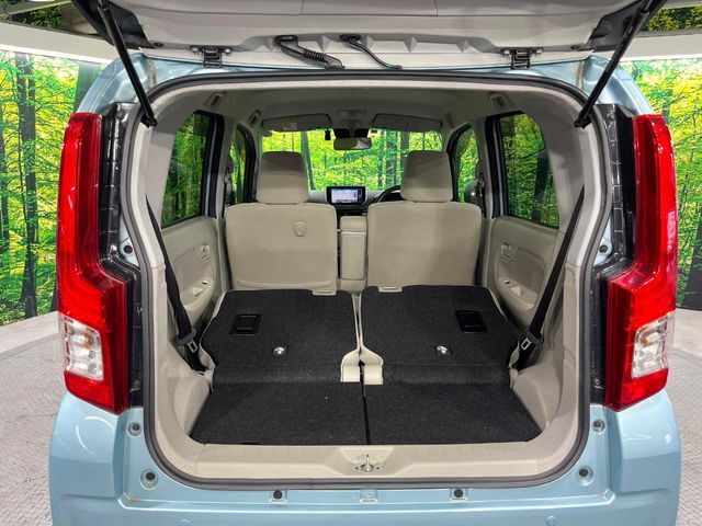 普段のお買い物や通勤、送迎等に十分な荷室スペースを確保しております。セカンドシートを倒すと、大きな荷物の積載も可能です♪