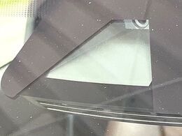 【トヨタセーフティセンス】走行中に前方の車両等を認識し、衝突しそうな時は警報とブレーキで衝突回避と被害軽減をアシスト。より安全にドライブをお楽しみいただけます。