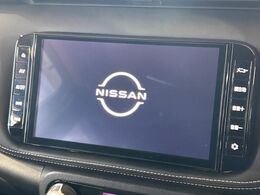【純正ナビ】人気の純正ナビを装備しております。ナビの使いやすさはもちろん、オーディオ機能も充実！キャンプや旅行はもちろん、通勤や買い物など普段のドライブも楽しくなるはず♪