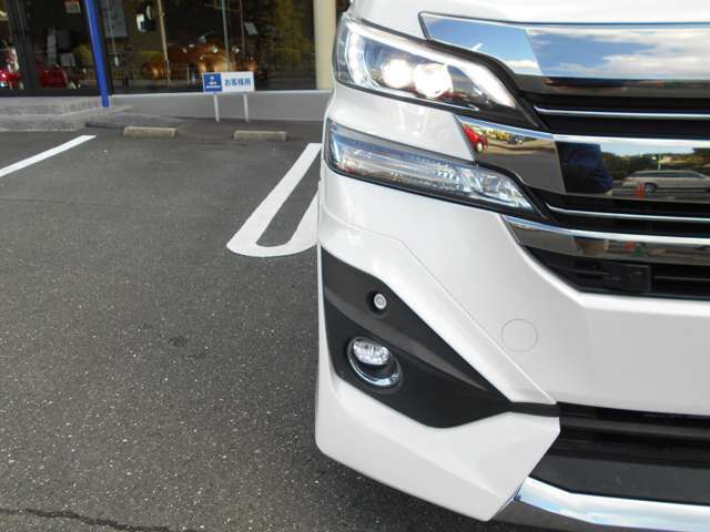 ヘッドライトの曇りなくとてもきれいな状態です。