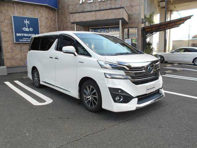 きれいなパールの車両です。