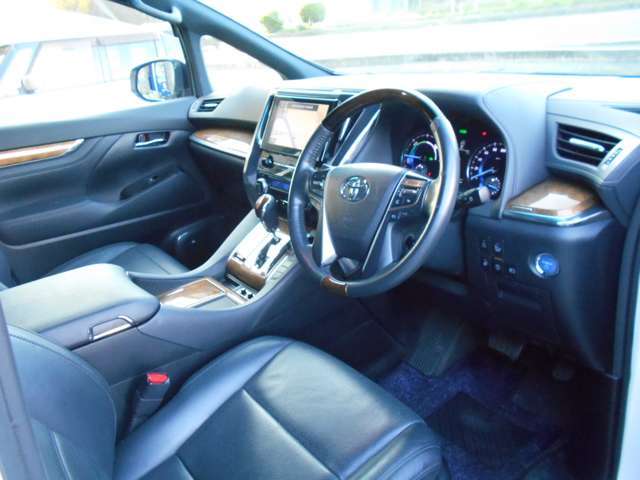 広々足元空間でゆったり快適なドライブをお楽しみいただけます。