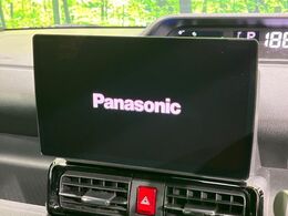 【大画面ナビ】人気の大型10インチナビを装備。存在感のある大画面はインパクト大！ナビ利用時のマップ表示は見やすく、テレビやDVDは臨場感がアップ！いつものドライブがグッと楽しくなります♪