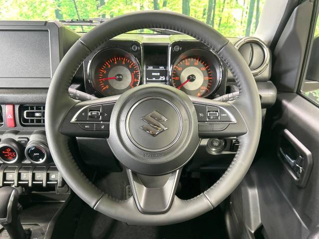 【純正革巻きステアリング】上質な革を使用することで、手にしっかり馴染みとても運転しやすいハンドルです♪