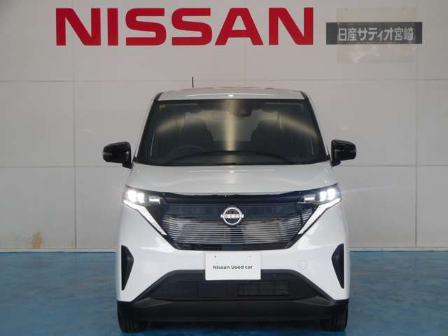 白色光で遠方まで明るく照らしだし、ナイトドライブでの安全運転をサポート