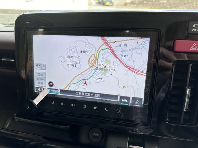 メーカーオプションのスズキコネクト通信機搭載9インチナビを装備しております！