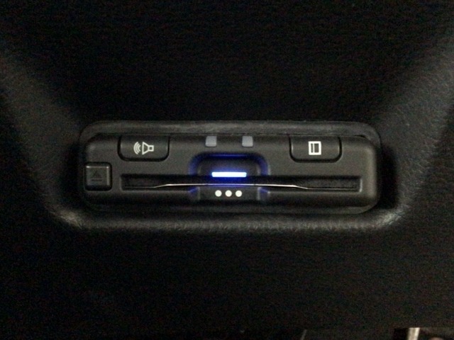 【ETC車載器】もはや必須アイテムのETCを搭載！高速道路のご利用時にとても便利！わずらわしい料金所での現金支払いが不要となりスムーズに通過できます♪