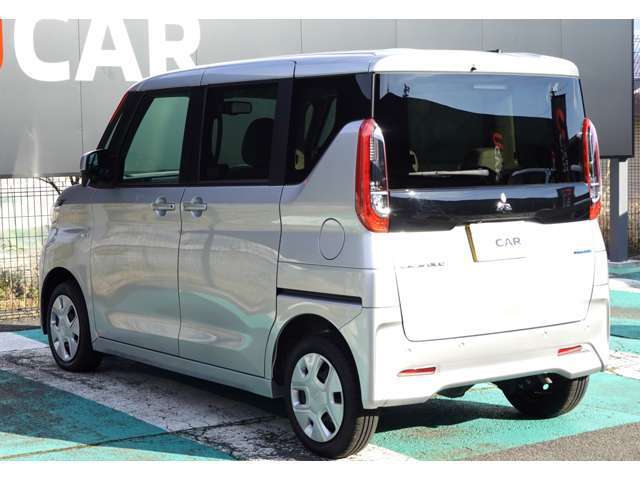 リヤワイパー　プライバシーガラス装備