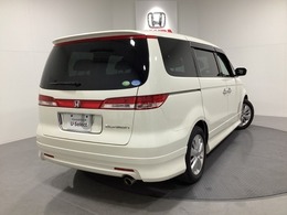 Honda認定中古車 U-Selectは3つの安心をお約束します。　1　Hondaのプロが整備した安心。 2　第三者機関がチェックした安心。　3　購入後もHondaが保証する安心。