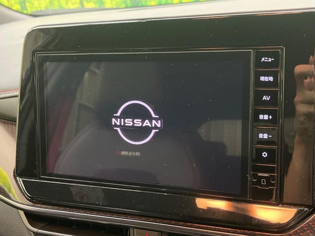 【純正9型ナビ】使いやすいナビで目的地までしっかり案内してくれます。各種オーディオ再生機能も充実しており、お車の運転がさらに楽しくなります！！