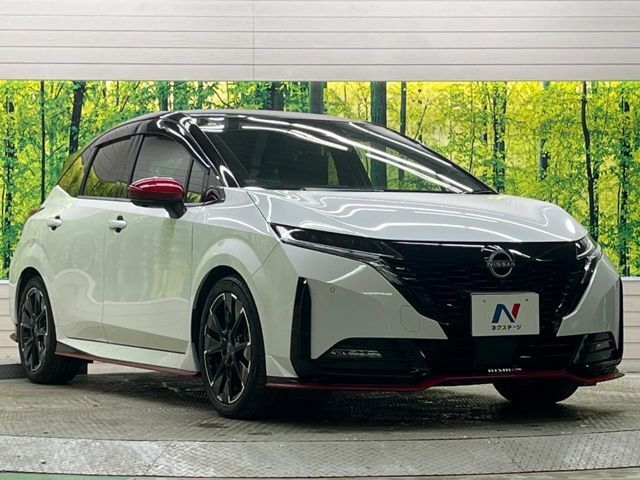 高透明度のガラス皮膜で撥水はもちろん、上質なツヤ・光沢を実現。紫外線や酸性雨から大切な愛車を保護し、色あせ・劣化を防止。「弾スプラッシュコート」、「弾プリミッサコート」からお選びいただけます。