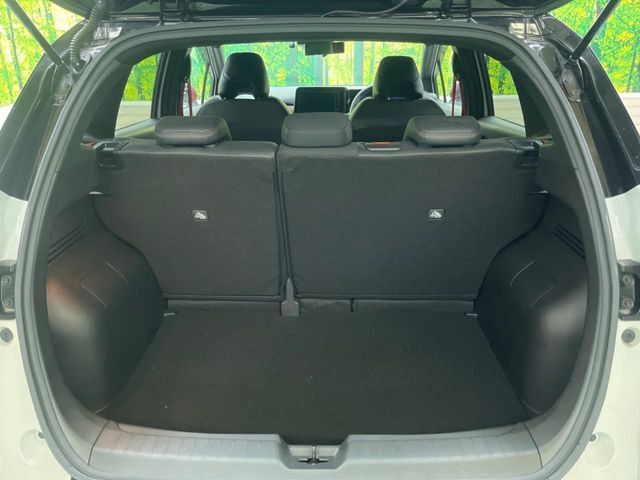 普段のお買い物や通勤、送迎等に十分な荷室スペースを確保しております。セカンドシートを倒すと、大きな荷物の積載も可能です♪