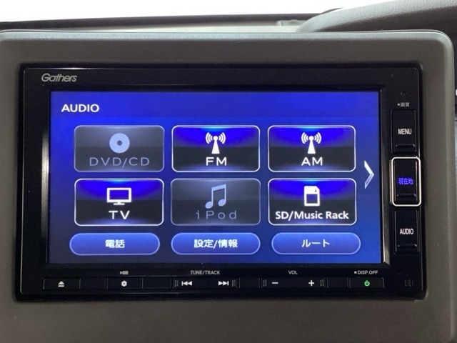 ナビゲーションはフルセグTV、インターナビ対応のGathers純正メモリーナビを搭載しています。Bluetoothオーディオ機能がありますので、スマートフォンなどの音楽も再生できます。