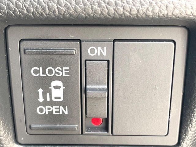 【パワースライドドア】スマートキーや運転席のスイッチでスライドドアの開閉が可能♪電動だから力を入れてドアを開ける必要が無く、小さいお子様でも、重い荷物を持っている時もラクに開け閉めできます♪