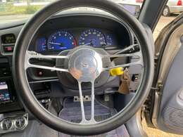 握りやすいステアリング