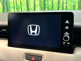 【メーカー純正ナビ】インテリアに溶け込むスタイリッシュな「専用設計」メーカーナビを装備♪視認性や操作性など基本性能にも優れ、より上質なカーライフをお楽しみいただけます。