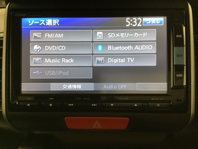 ナビゲーションはフルセグTV対応のGathers純正メモリーナビを搭載しています。Bluetoothオーディオ機能がありますので、スマートフォンなどの音楽も再生できます。