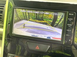 【バックカメラ】駐車時に後方がリアルタイム映像で確認できます。大型商業施設や立体駐車場での駐車時や、夜間のバック時に大活躍！運転スキルに関わらず、今や必須となった装備のひとつです！