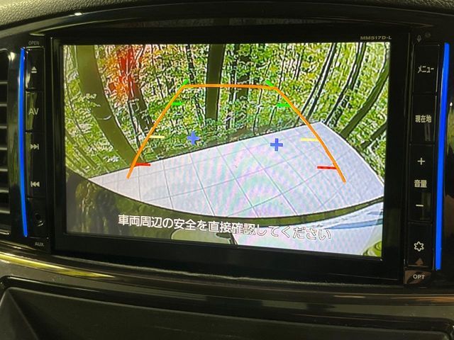 【バックカメラ】駐車時に後方がリアルタイム映像で確認できます。大型商業施設や立体駐車場での駐車時や、夜間のバック時に大活躍！運転スキルに関わらず、今や必須となった装備のひとつです！